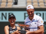 南宫体育-自行车赛场再起风云：吴越风暴队小胜剑门烈马队，脚步移动更到位赛后更衣室沸腾(自行车越野比赛路程路线)