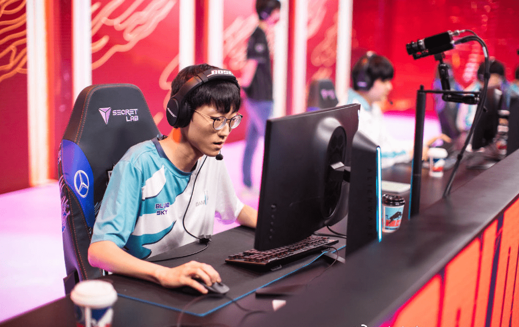  jackeylove赛后感谢队友 